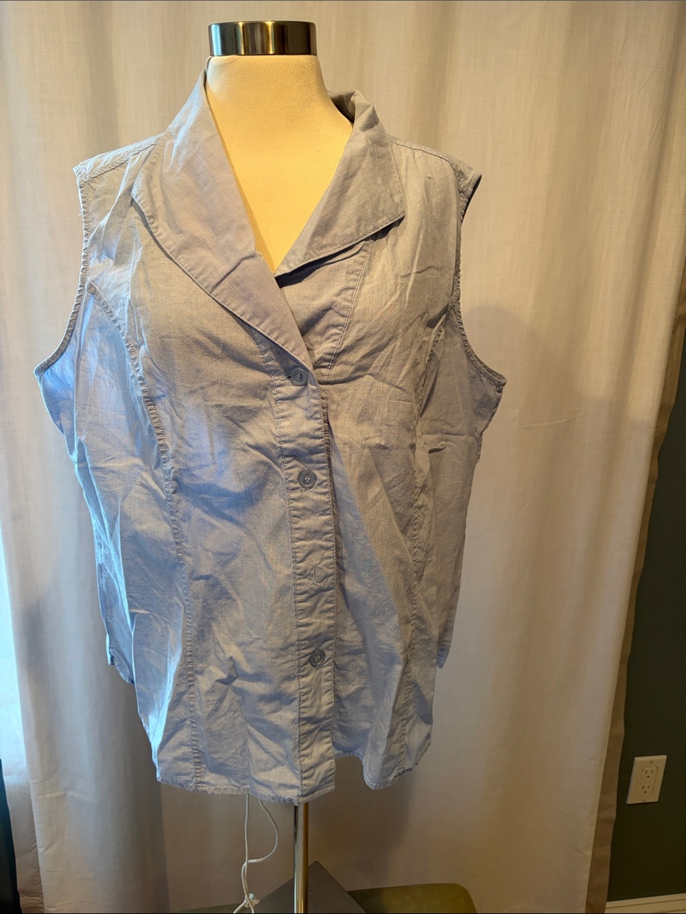 Harve Benard Light Blue Sleeveless Button-Down Collared Top